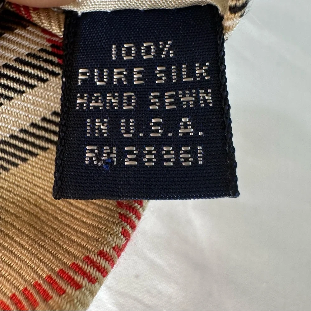 💼 Vintage Burberrys of London 100% Silk Tie — New with Tag - Picture 6 of 10